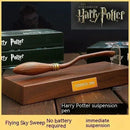 Caneta Mágica Vassoura Levitante Nimbus 2000 & Firebolt - Hogwarts™ Express