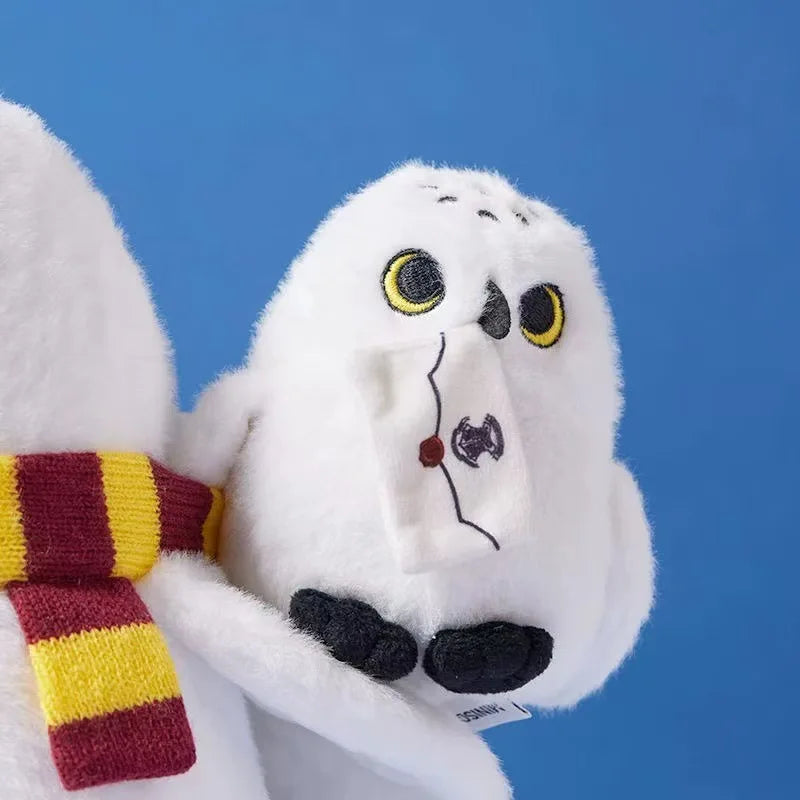 Pelúcia Edwiges com Carta de Hogwarts — Edição Oficial