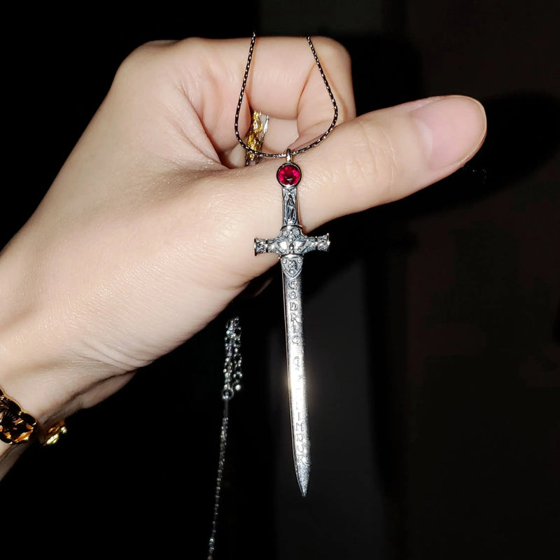 Espada de Godric Gryffindor – Colar Oficial de Honra e Coragem