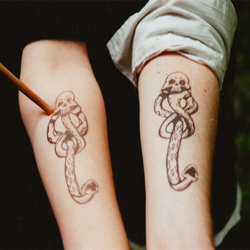 Tatuagem Temporária da Marca Negra — Kit Festa & Cosplay