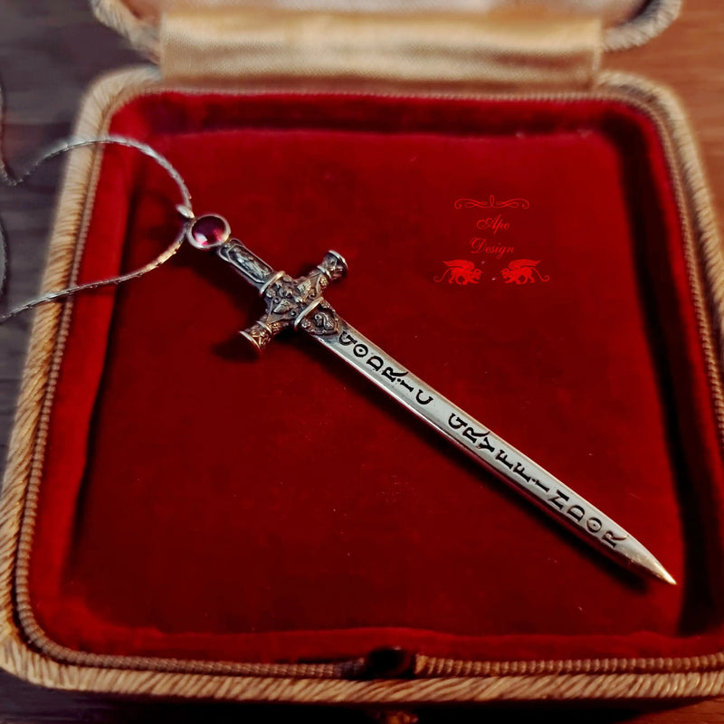 Espada de Godric Gryffindor – Colar Oficial de Honra e Coragem